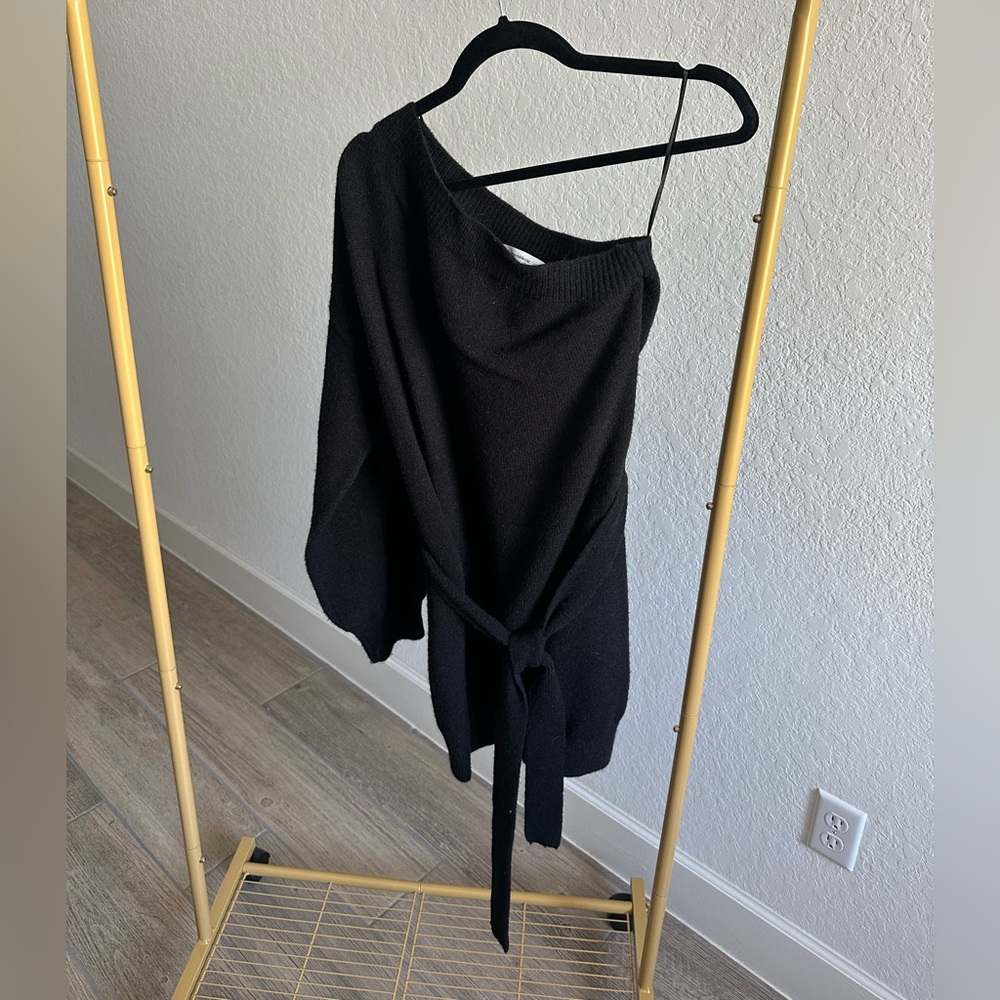 Impeccable Pig M Black Off-Shoulder Sweater